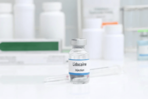 Utilisation de la lidocaine pour une liposuccion